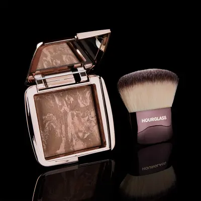 Ambient™ Lighting Bronzer Hourglass — detalhe 3