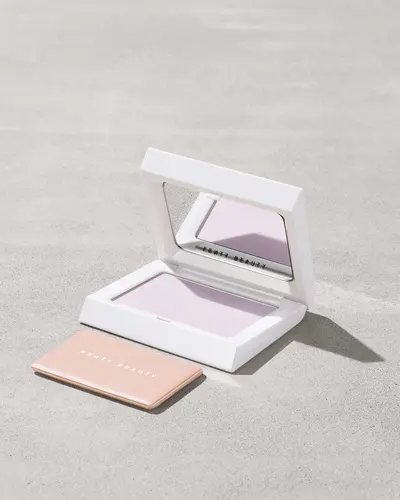 Bright Fix Instant Brightening + Blurring Powder Fenty Beauty — embalagem e produto