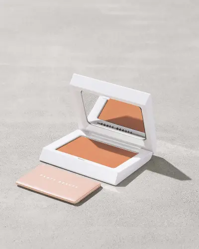 Bright Fix Instant Brightening + Blurring Powder Fenty Beauty — detalhe 4