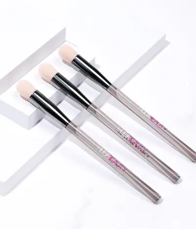 Conceal & Blend Complexion Brush Huda Beauty — embalagem e produto
