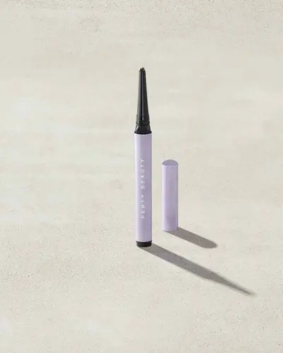 Flypencil Longwear Pencil Eyeliner Fenty Beauty — textura e acabamento