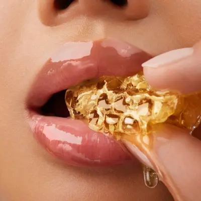 Honey Infused Lip Oil Gisou — detalhe 4