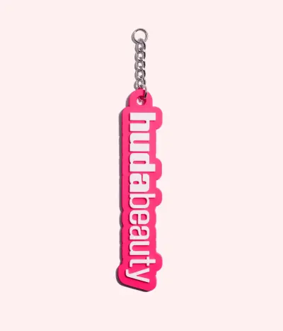 Huda Beauty Key Charms Huda Beauty — textura e acabamento