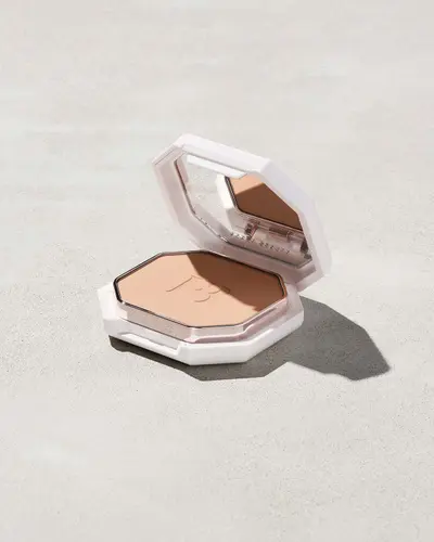 Pro Filt'r Soft Matte Powder Foundation Fenty Beauty — textura e acabamento