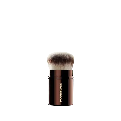 Retractable Kabuki Brush Hourglass — textura e acabamento
