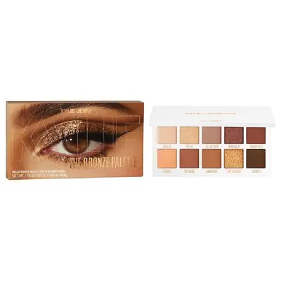 The Pressed Powder Palette in Bronze Kylie Cosmetics — textura e acabamento