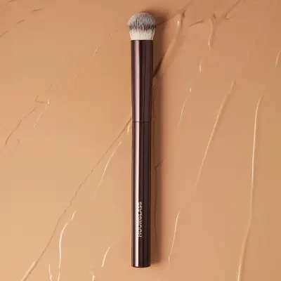 Vanish™ Seamless Finish Concealer Brush Hourglass — detalhe 6