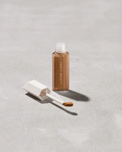 We're Even Hydrating Longwear Concealer Fenty Beauty — detalhe 15