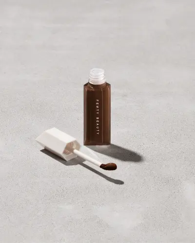 We're Even Hydrating Longwear Concealer Fenty Beauty — textura e acabamento