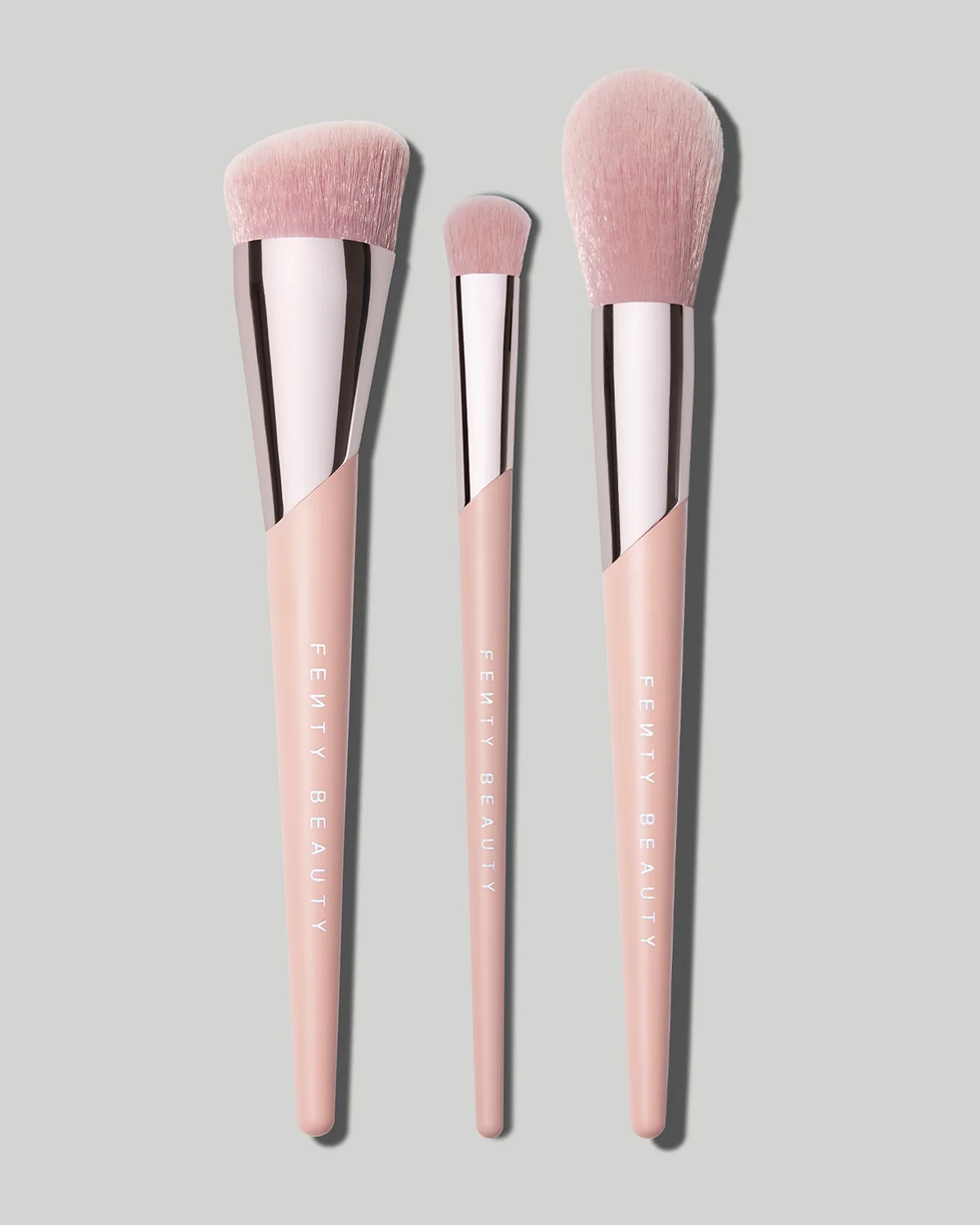 Foto de Build Your Own Makeup Brush Or Sponge Bundle disponível em Luanda, Angola - Encomenda Online