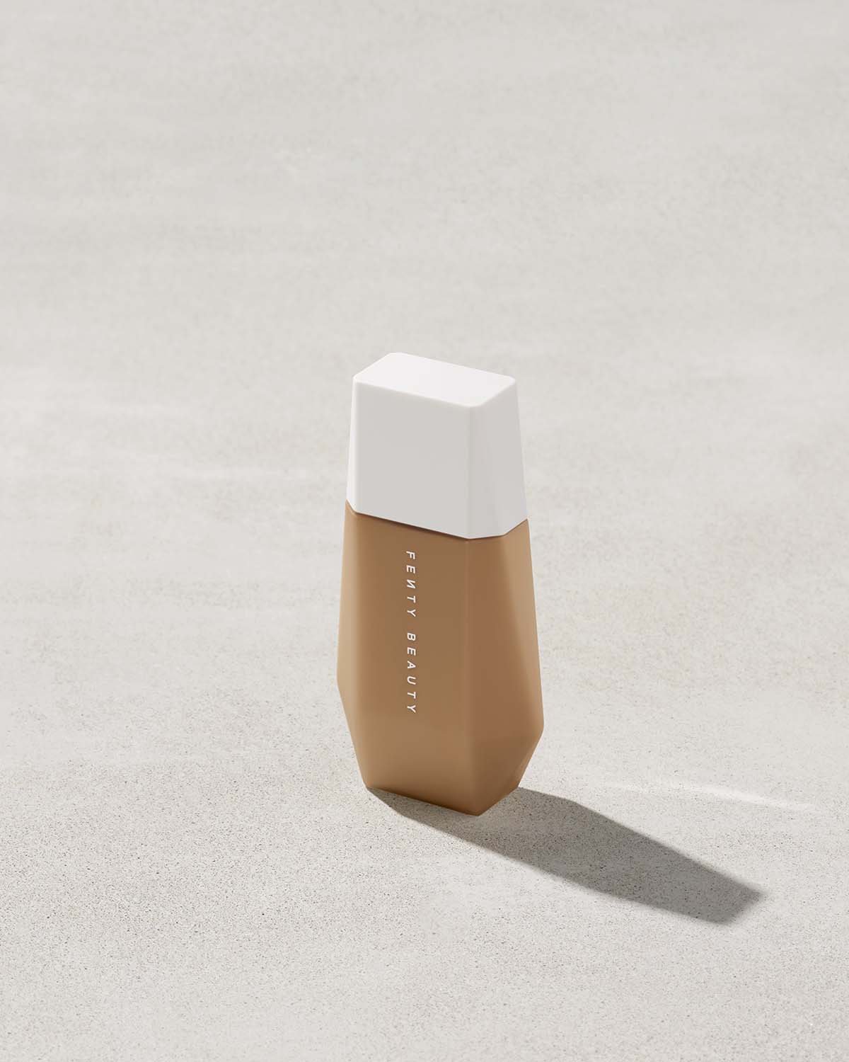 Eaze Drop Lightweight Blurring Skin Tint Fenty Beauty — detalhe 5