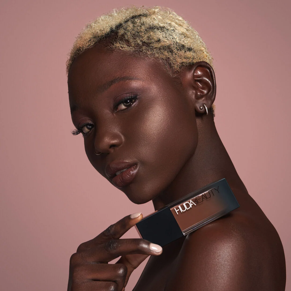#FauxFilter Luminous Matte Foundation Huda Beauty — detalhe 3