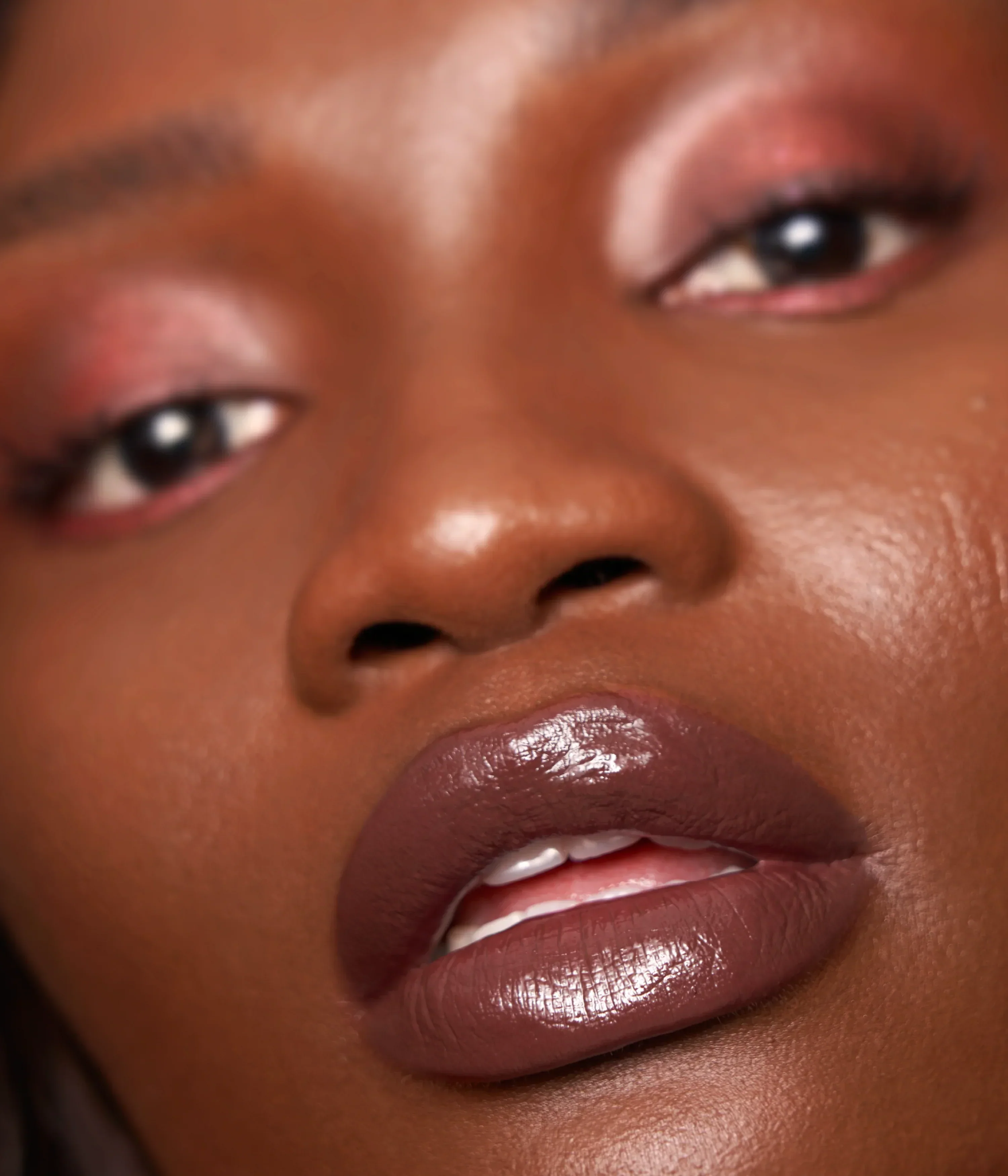 Power Bullet Cream Glow Hydrating Lipstick Huda Beauty — detalhe 3