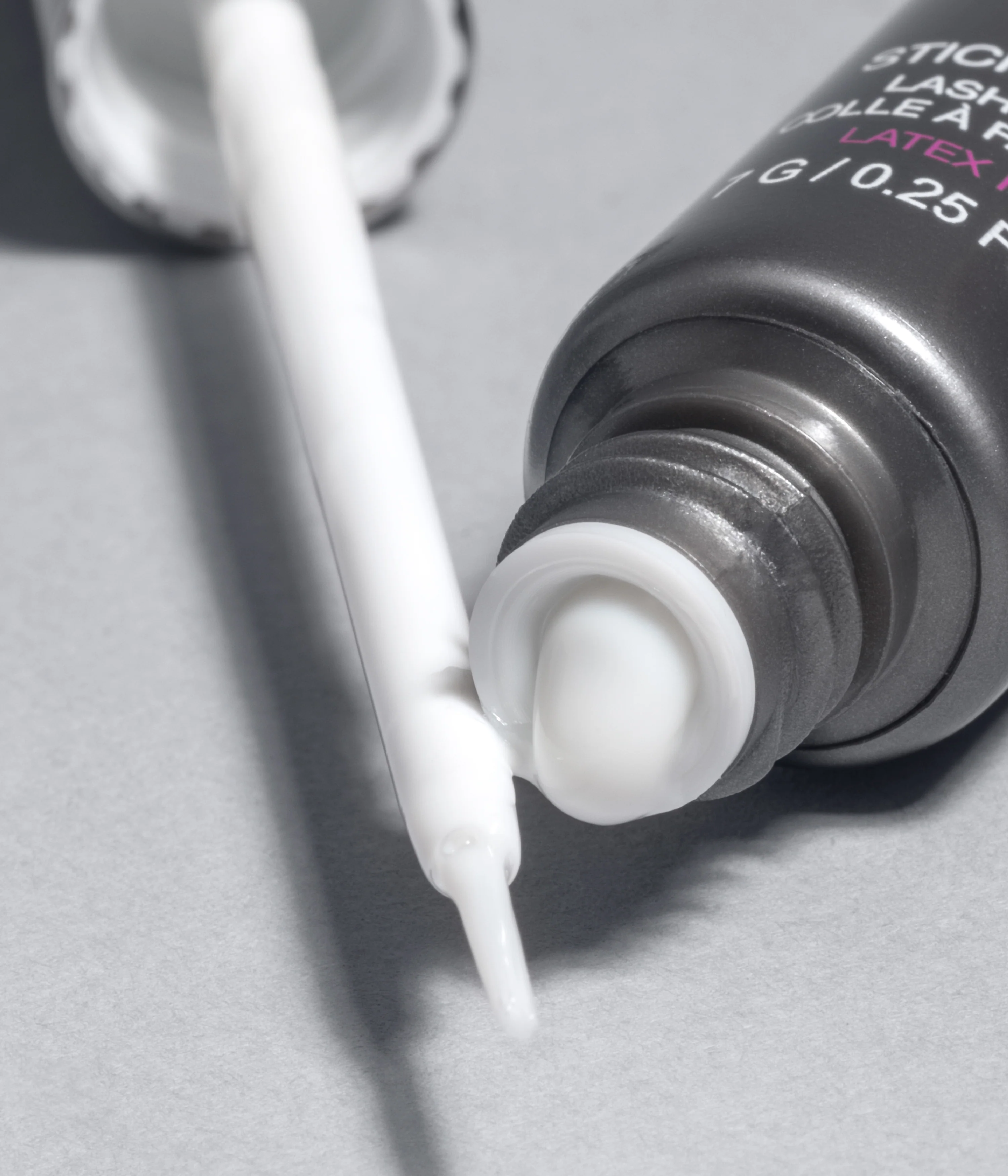 Sticky Tack Latex-Free Lash Glue Huda Beauty — detalhe 4
