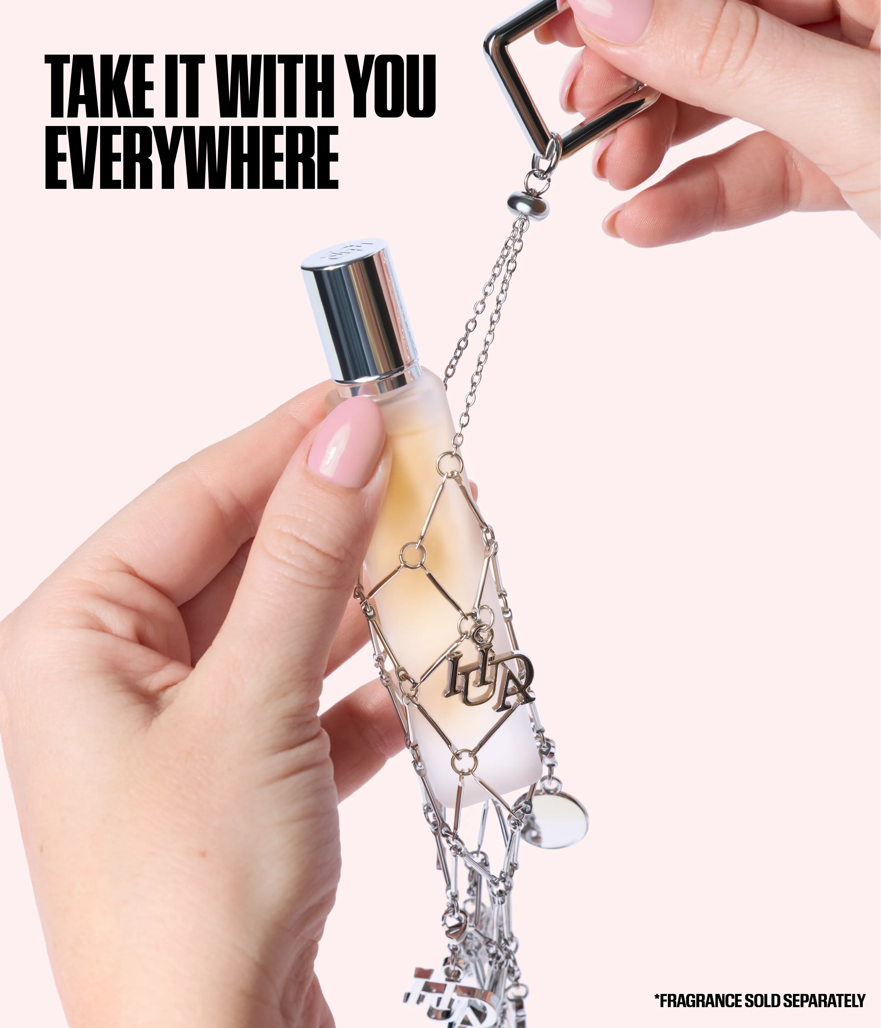Travel Spray Fragrance Holder With Charms Huda Beauty — detalhe 3
